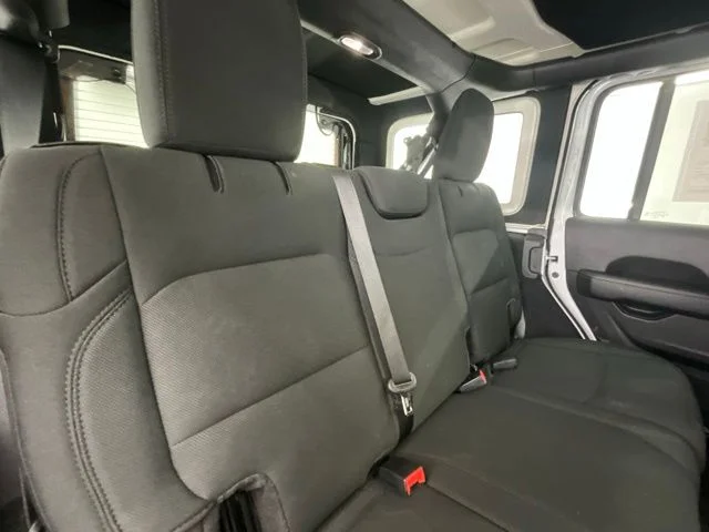 Used 2022 White Jeep Unlimited Sahara image 14