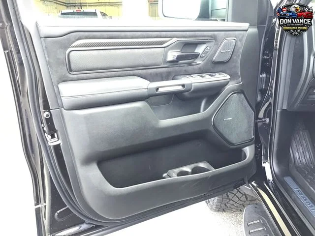 New 2026 Diamond Black Crystal Pearl-Coat Exterior Paint RAM RHO image 10
