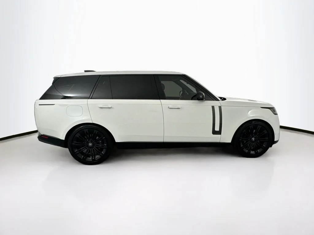 Used 2023 White Land Rover Autobiography image 4