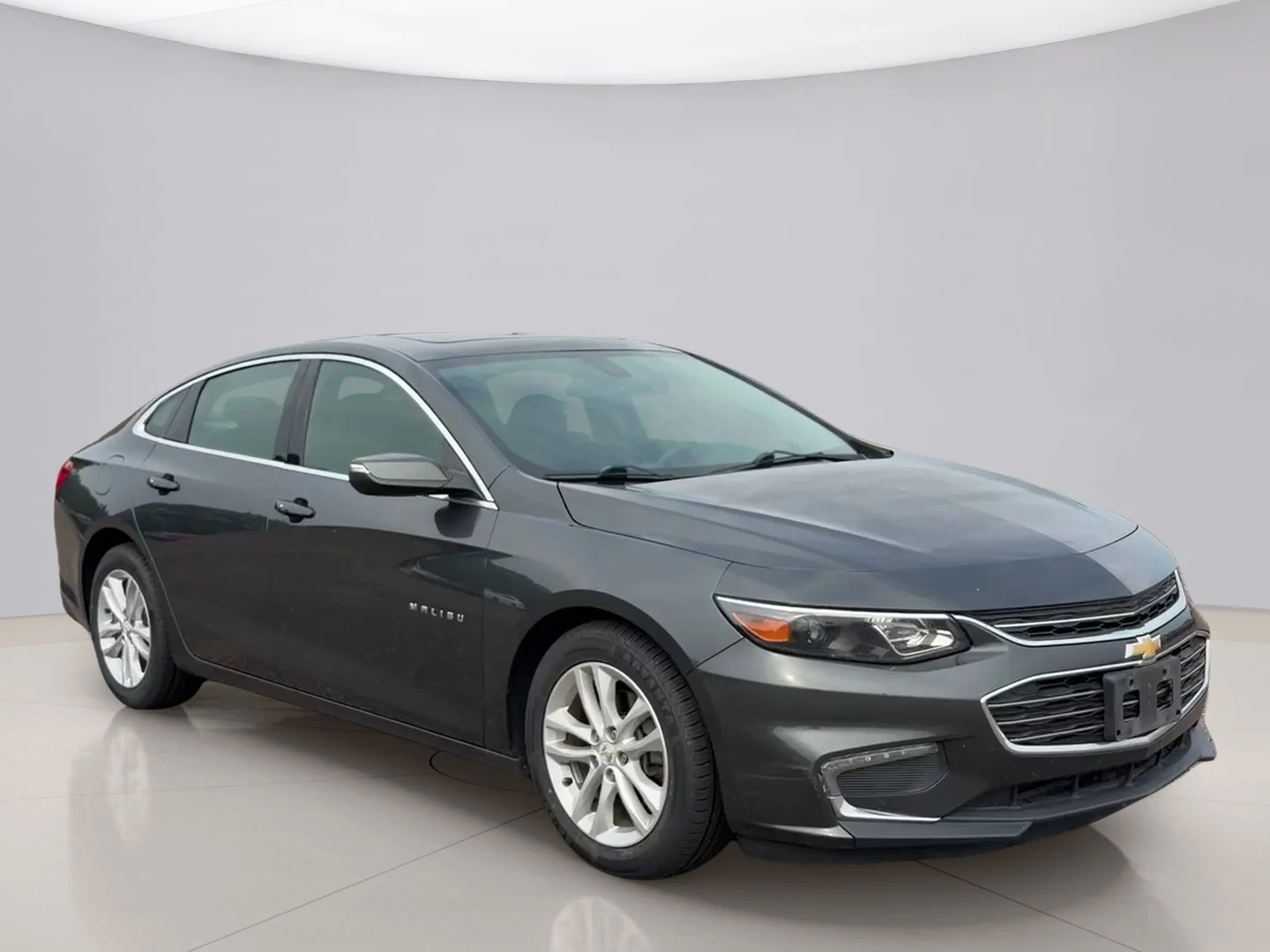 Used 2018 Gray Chevrolet LT image 7