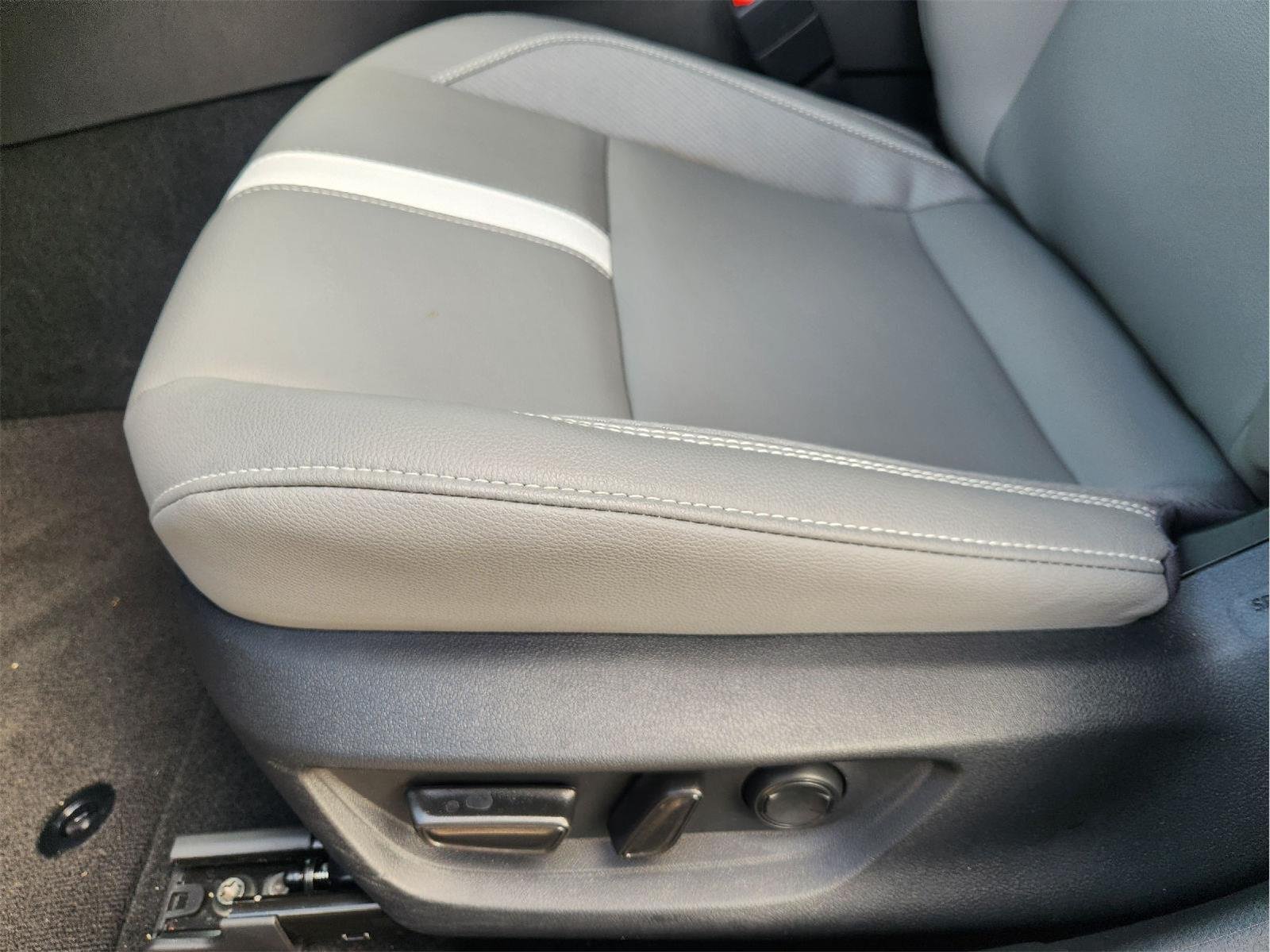 2025 Toyota Camry photo 24 of 33