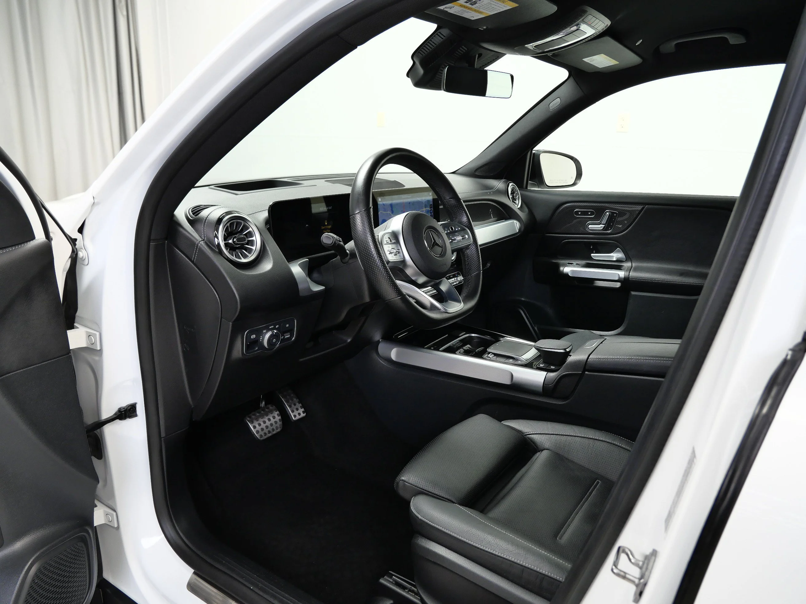 Used 2022 Polar White Mercedes-Benz AMG® GLB 35 4MATIC SUV image 15