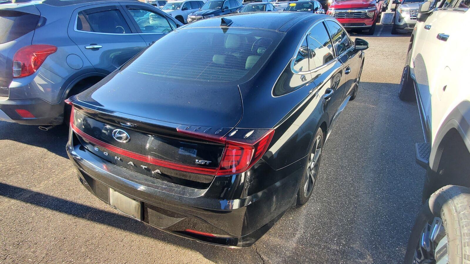 Used 2022 Phantom Black Hyundai SEL Plus image 9