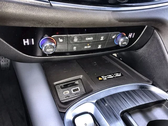 Used 2024 Red Buick Essence image 18