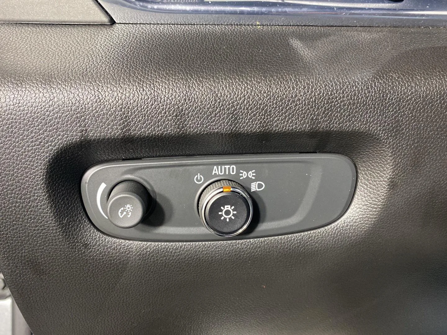 Used 2024 Sterling Gray Metallic Chevrolet LT Cloth image 27