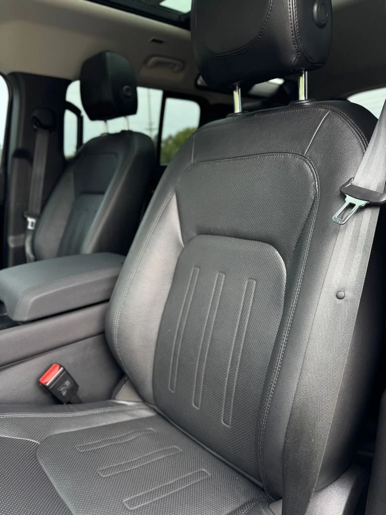 Used 2022 Santorini Black Metallic Land Rover SE image 31