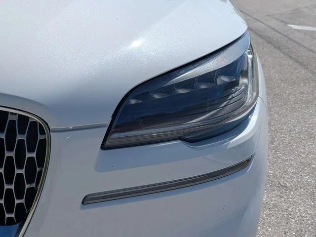 Used 2022 White Metallic Lincoln Reserve image 10