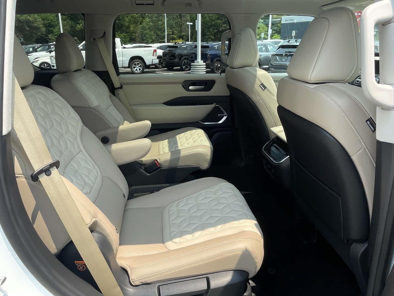 New 2026 Everest White Pearl Tricoat/Super Black Nissan Platinum Reserve image 22