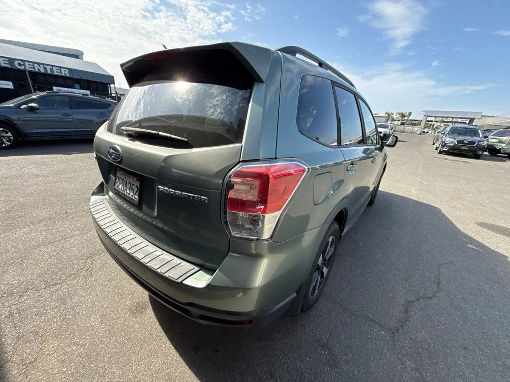 Used 2018 Green Subaru 2.5i Premium image 9
