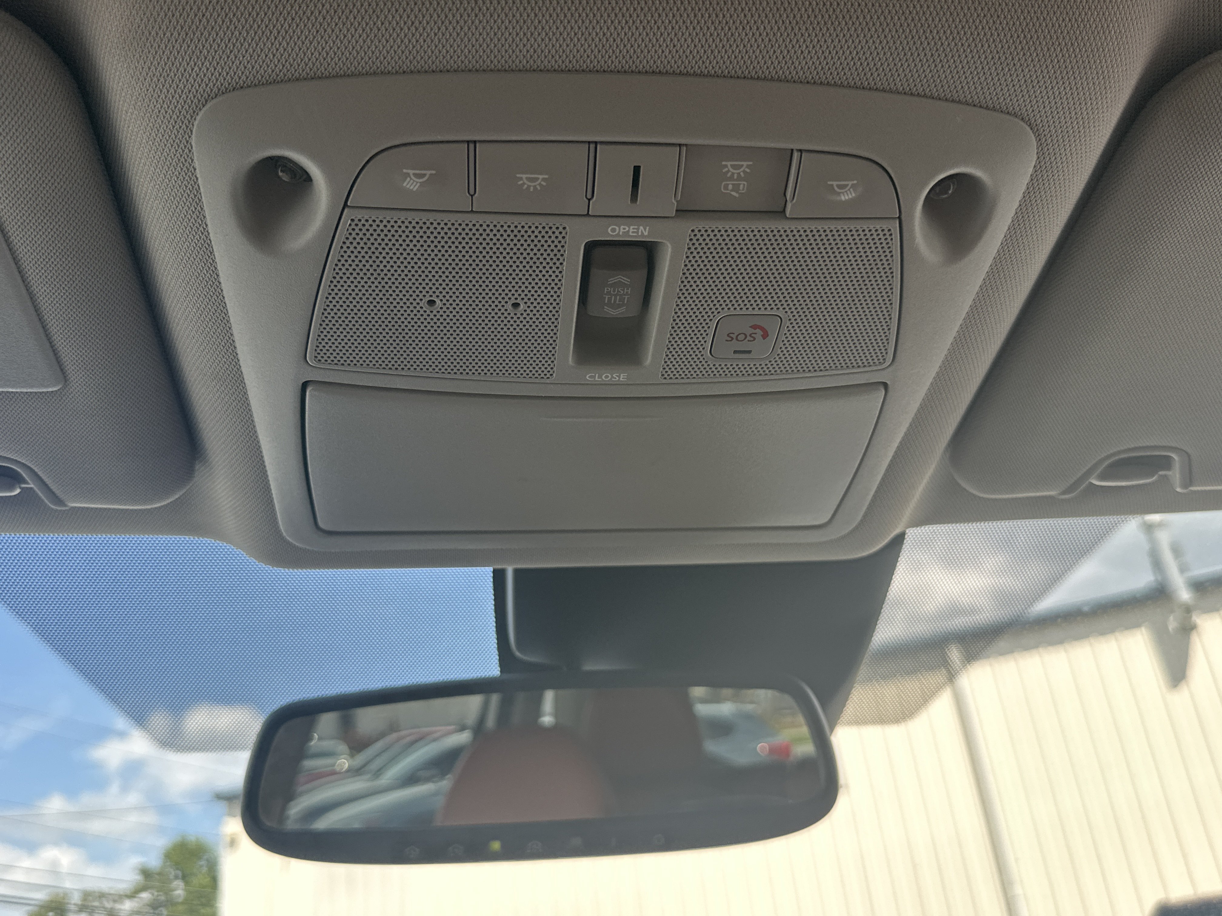 Used 2019 Pearl White Tricoat Nissan SL image 23