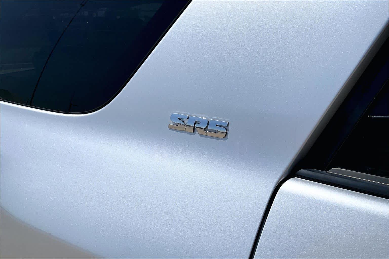Used 2019 Classic Silver Metallic Toyota SR5 image 30