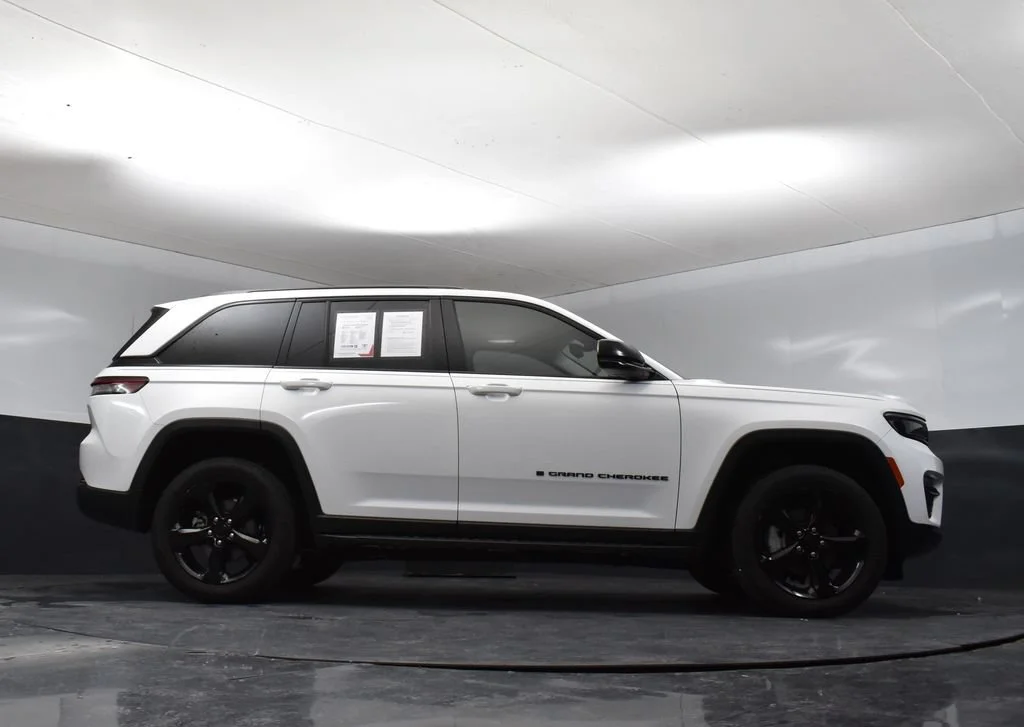 Certified Used 2023 White Jeep Limited image 32