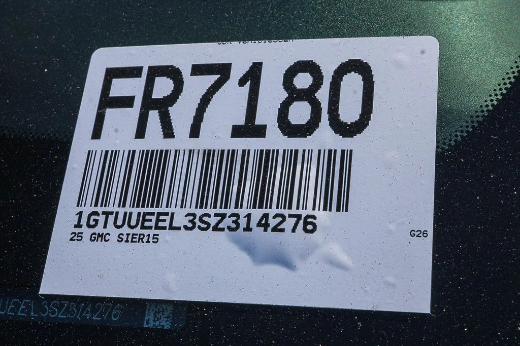 Used 2025 White GMC AT4 image 29