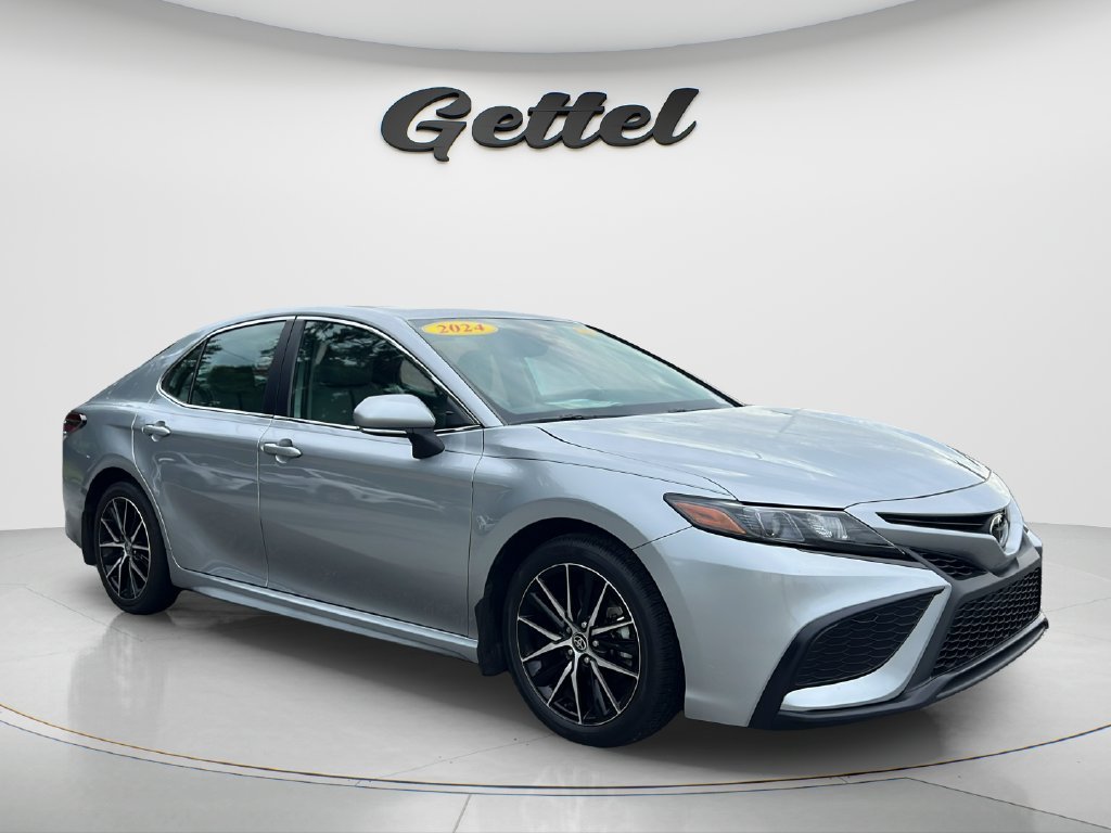 Used 2024 Silver Toyota SE image 3