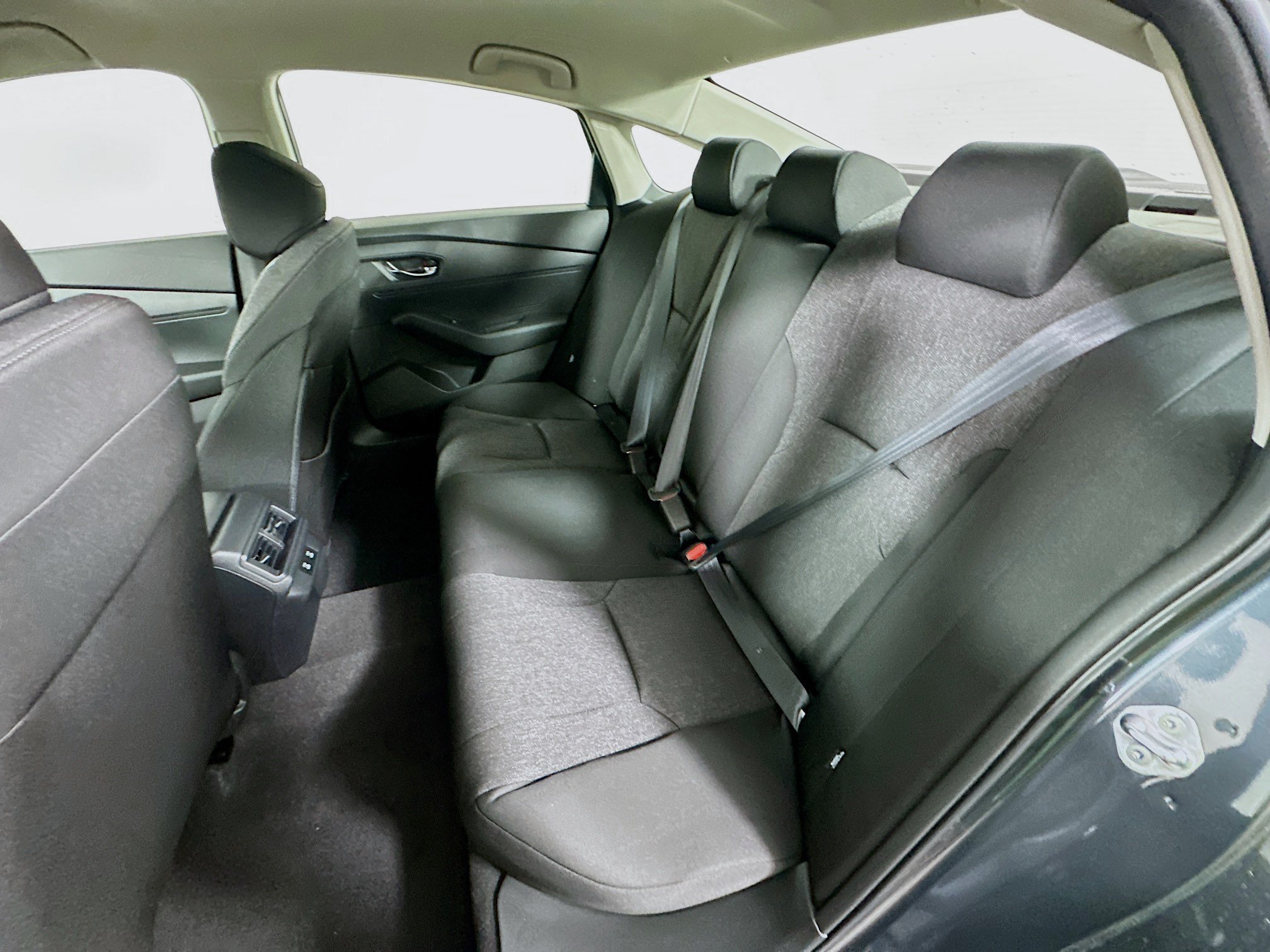 Used 2025 Meteorite Gray Metallic Honda LX image 18