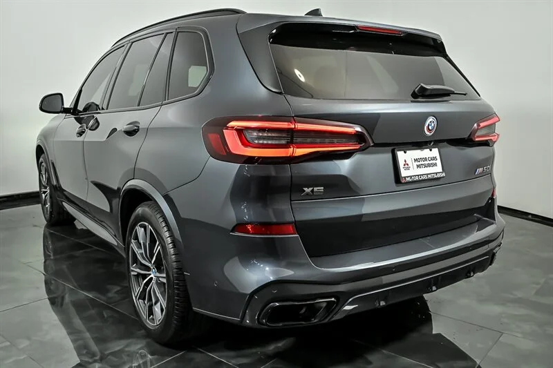 Used 2022  BMW M50i image 7