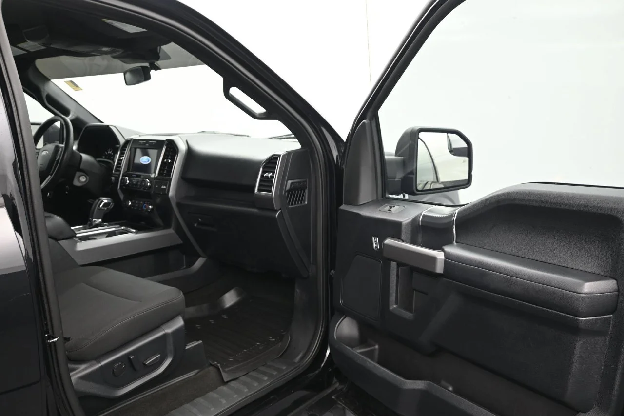 Used 2020 Black Ford XLT image 17