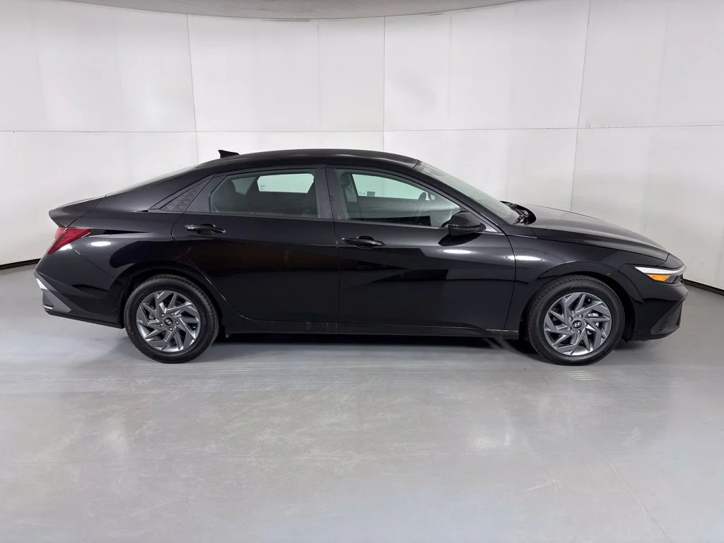 Used 2024 Black Hyundai SEL image 9