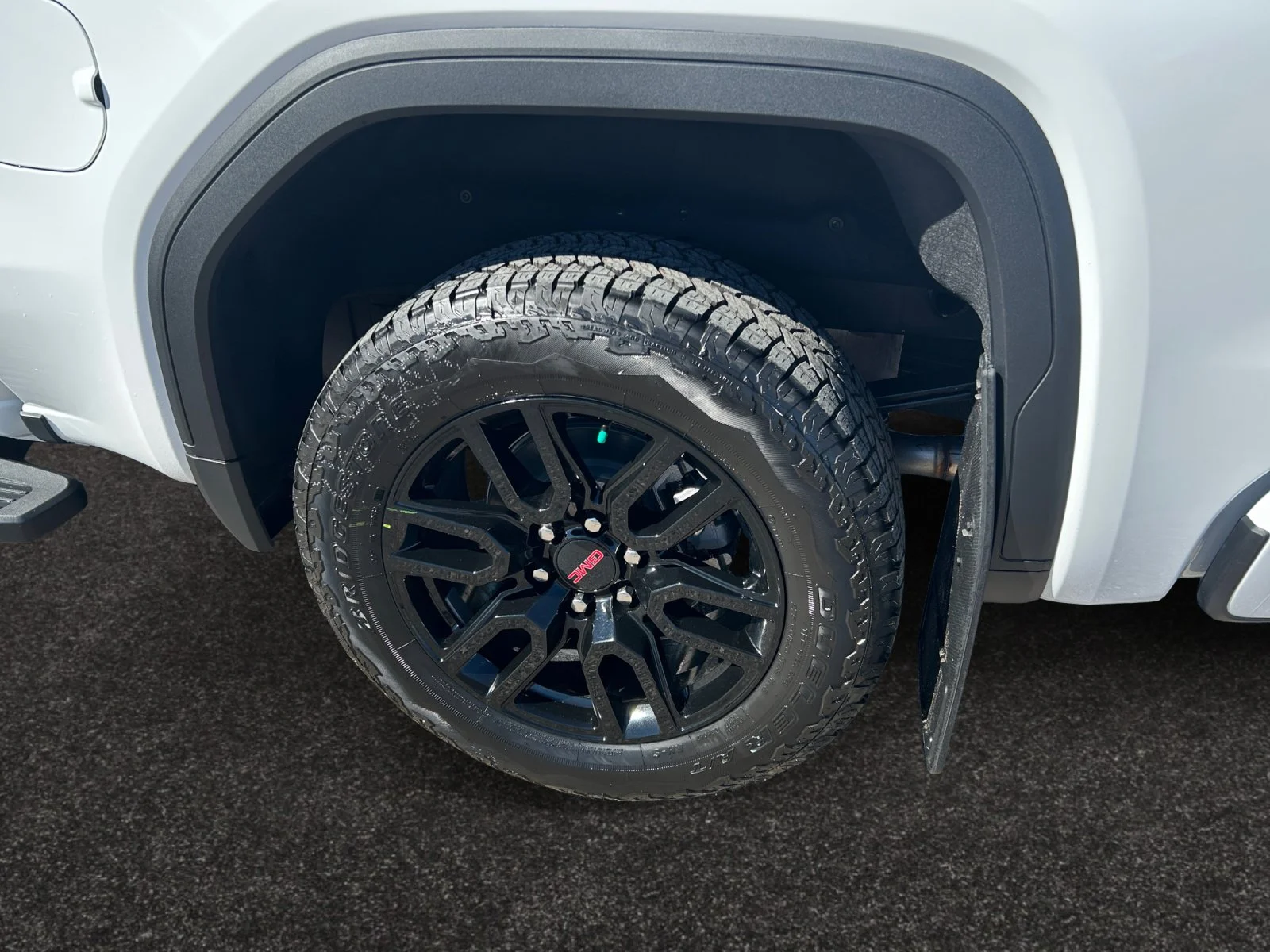 New 2026 Summit White GMC Elevation image 9