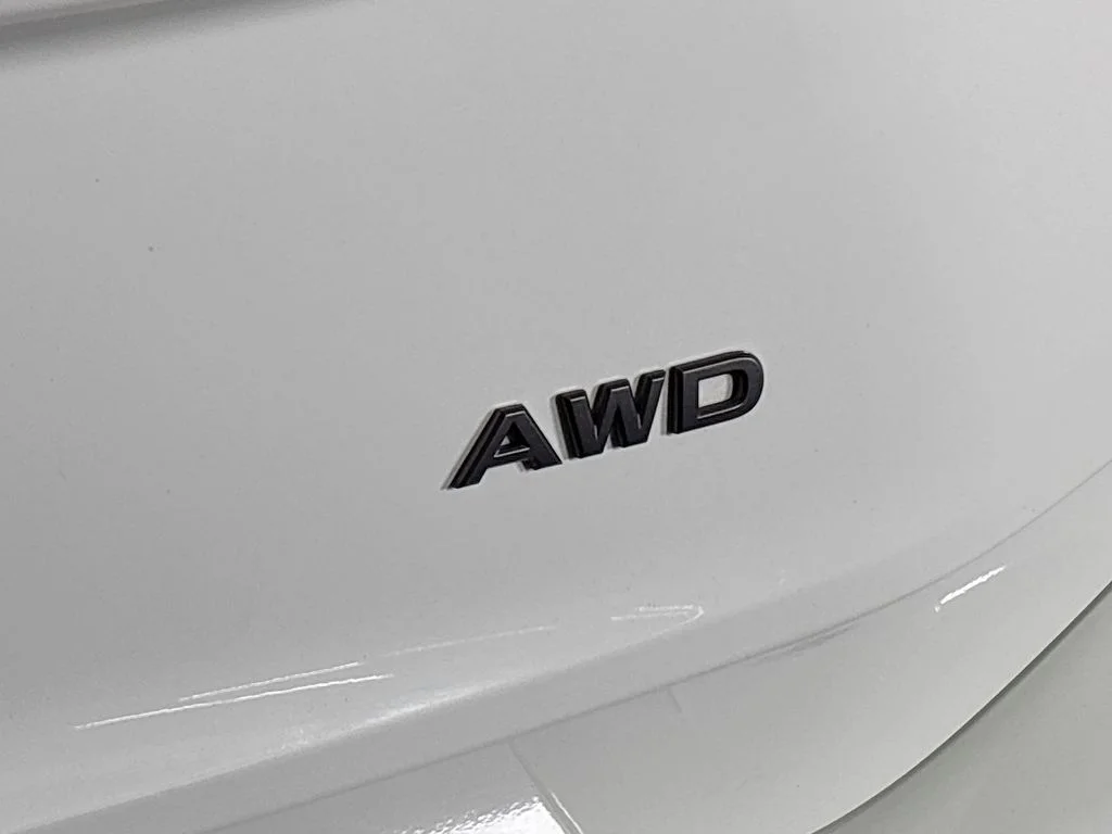 Used 2024 White Nissan S image 23