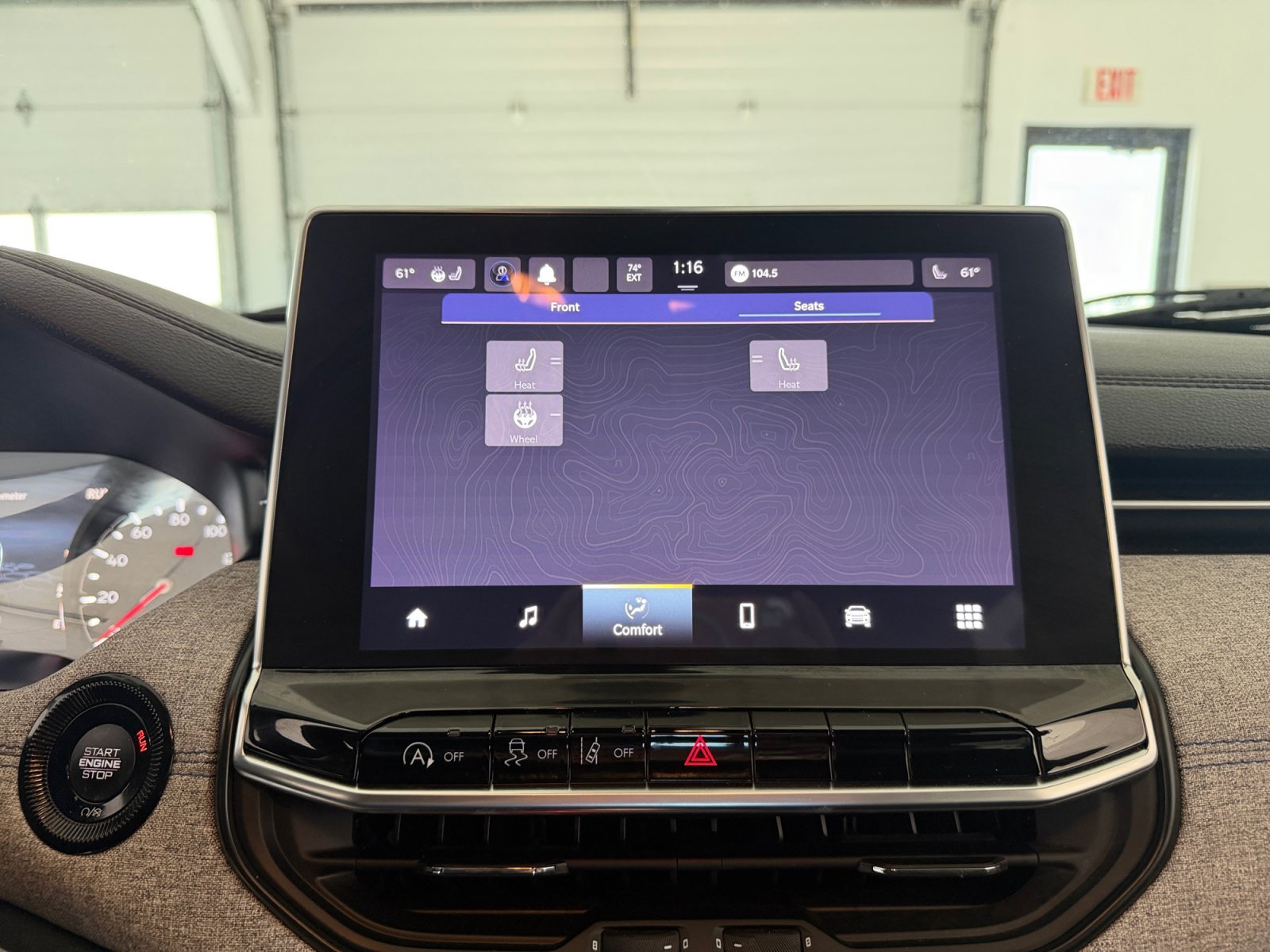 Used 2023 Diamond Black Crystal Pearlcoat Jeep Latitude image 25