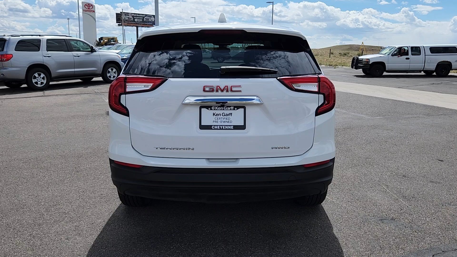 Used 2024 Summit White GMC SLE image 20