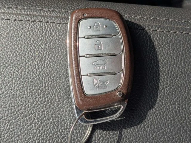 Used 2019 Silver Hyundai Sport image 33