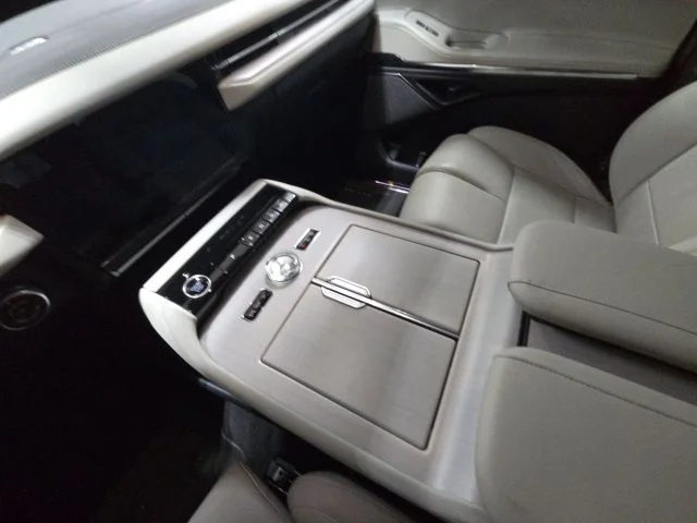 Used 2025 White Metallic Lincoln Reserve image 23