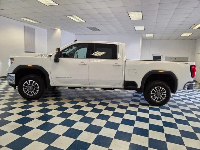 Used 2022 White GMC SLE image 4
