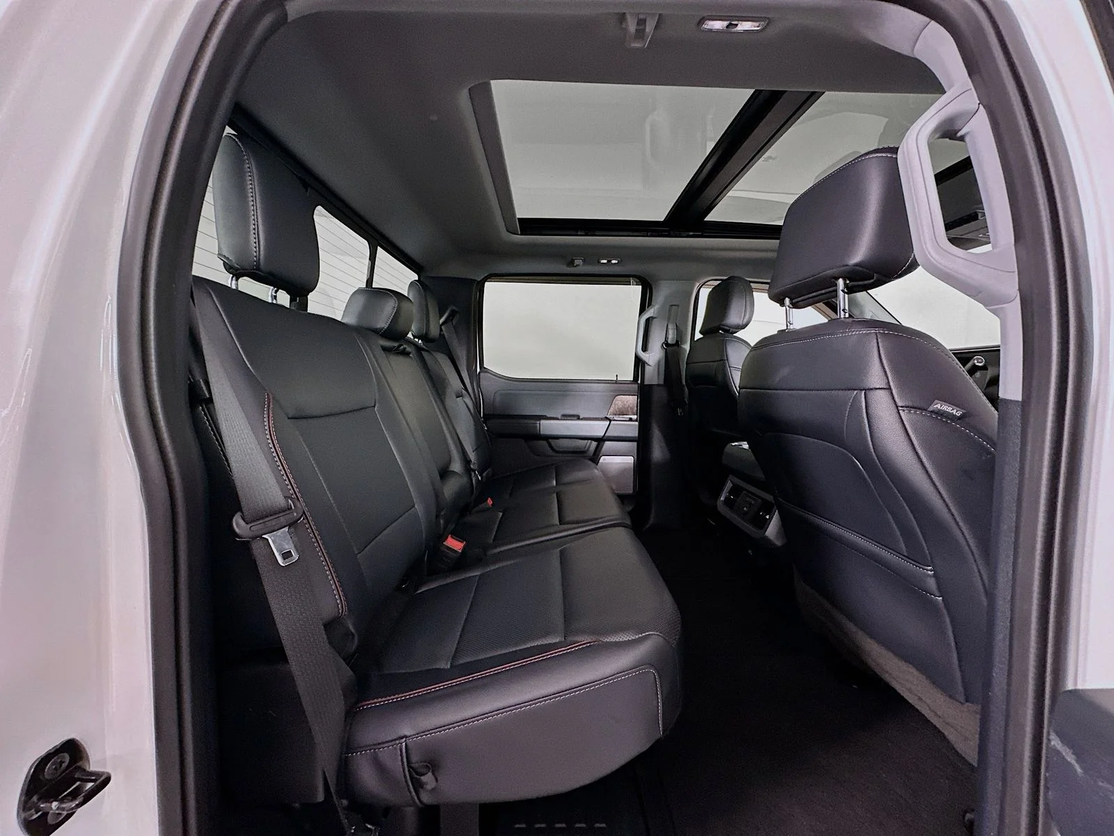 2023 Ford F-450 Super Duty Lariat - Photo 29