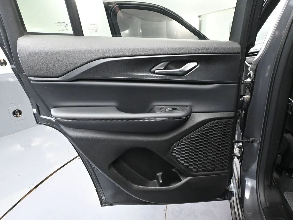 2024 Jeep Grand Cherokee Altitude - Photo 37