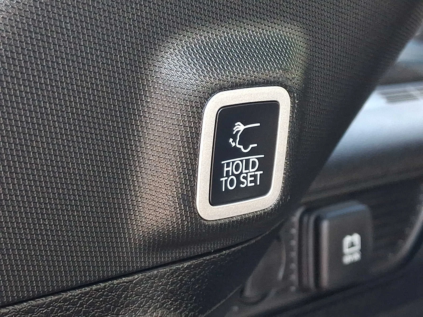 Used 2025 Silver Zynith Jeep Altitude X image 31