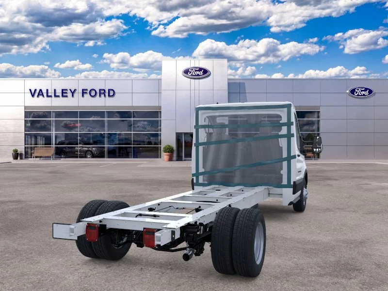 New 2026 Oxford White Ford Cutaway image 8