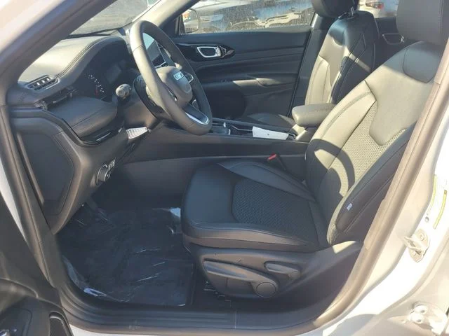 New 2026 Bright White Clearcoat Jeep Latitude image 4