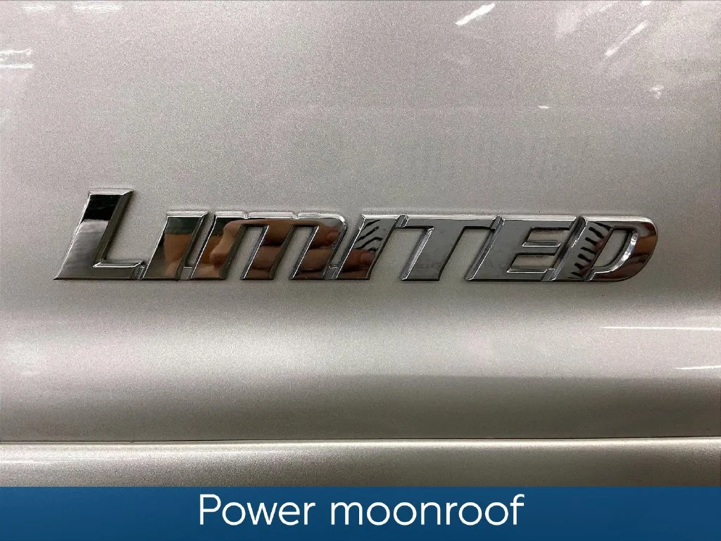 Used 2006 Silver Toyota Limited image 12