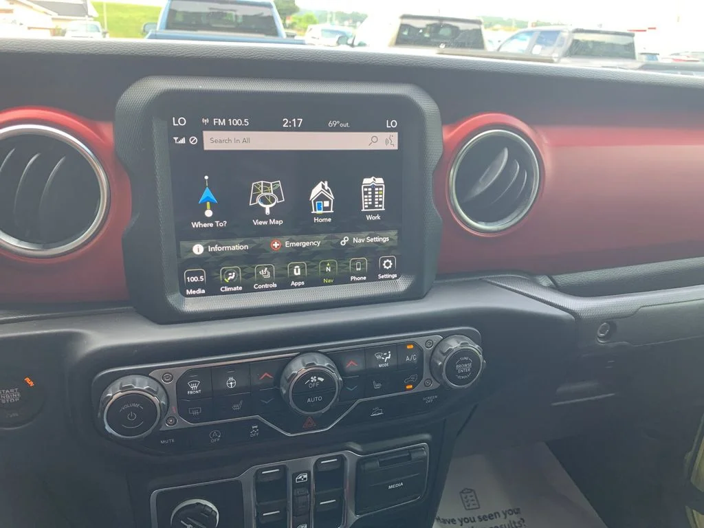 Used 2023  Jeep Rubicon image 21