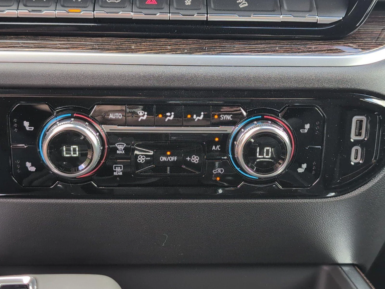 New 2026 Onyx Black GMC Elevation image 23