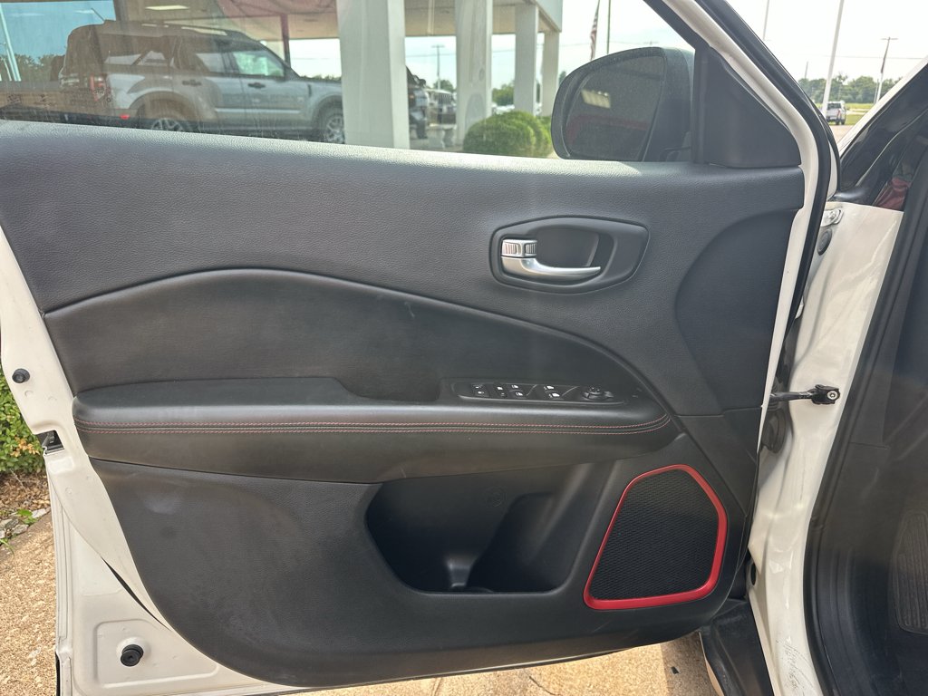 Used 2020 White Clearcoat Jeep Trailhawk image 15