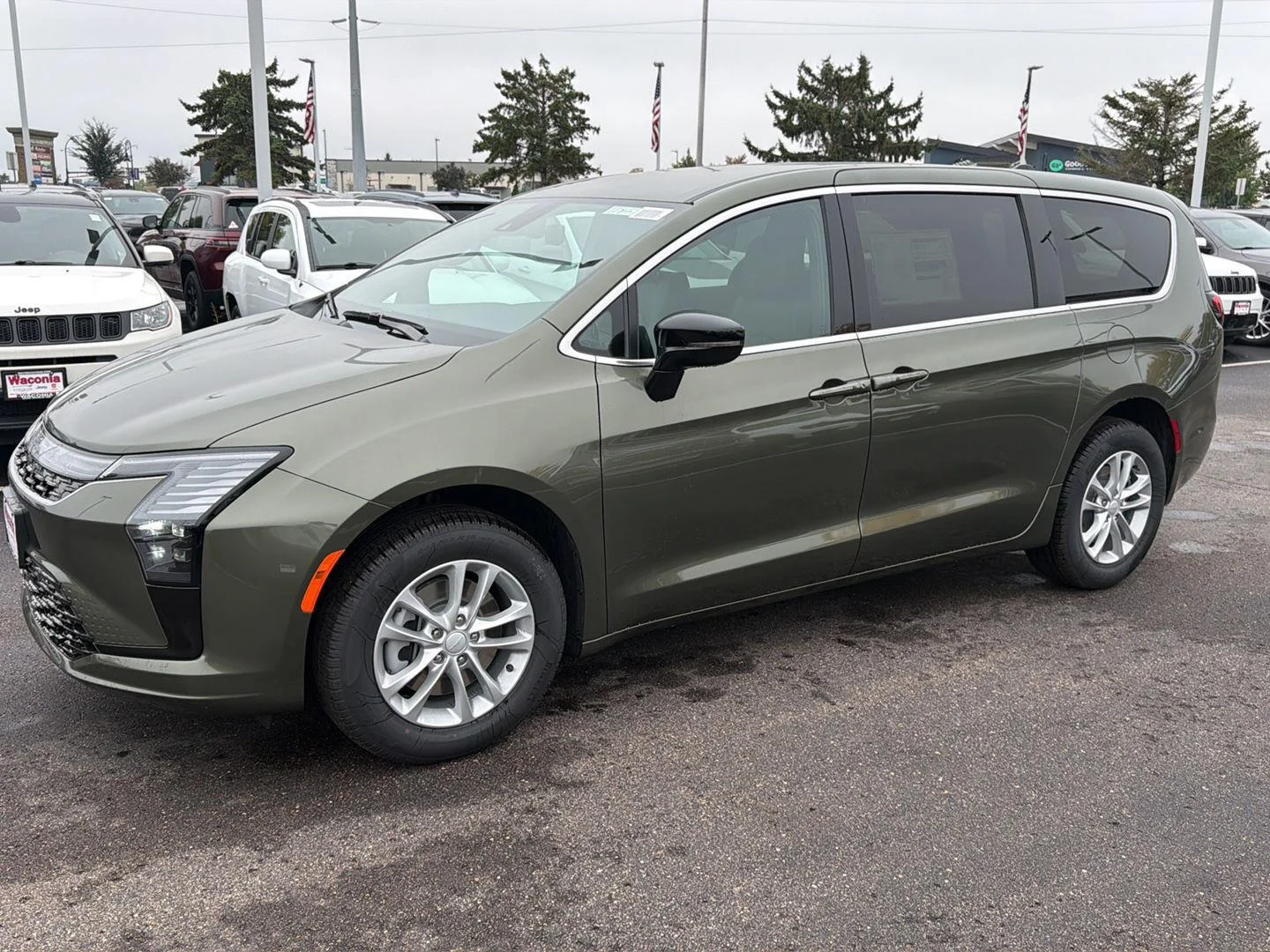 2027 Chrysler Pacifica Select