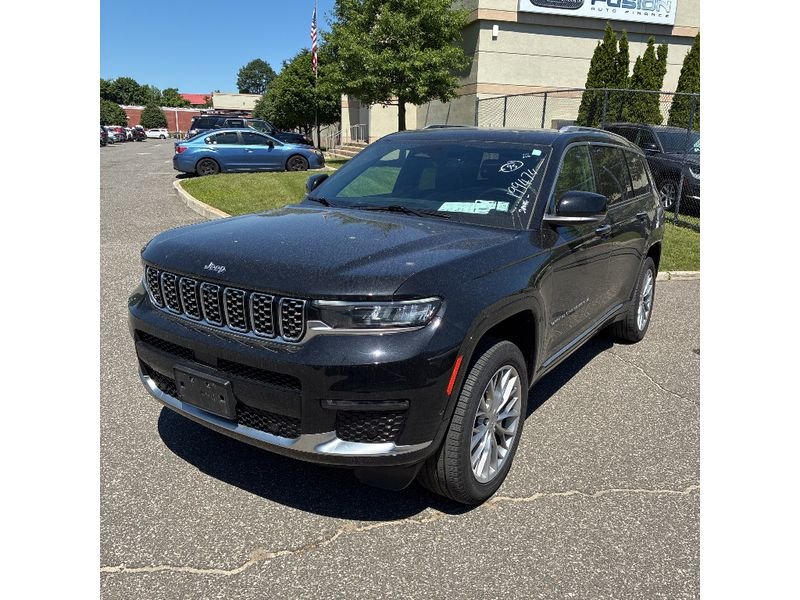 Used 2023 Diamond Black Crystal Pearlcoat Jeep Summit image 2