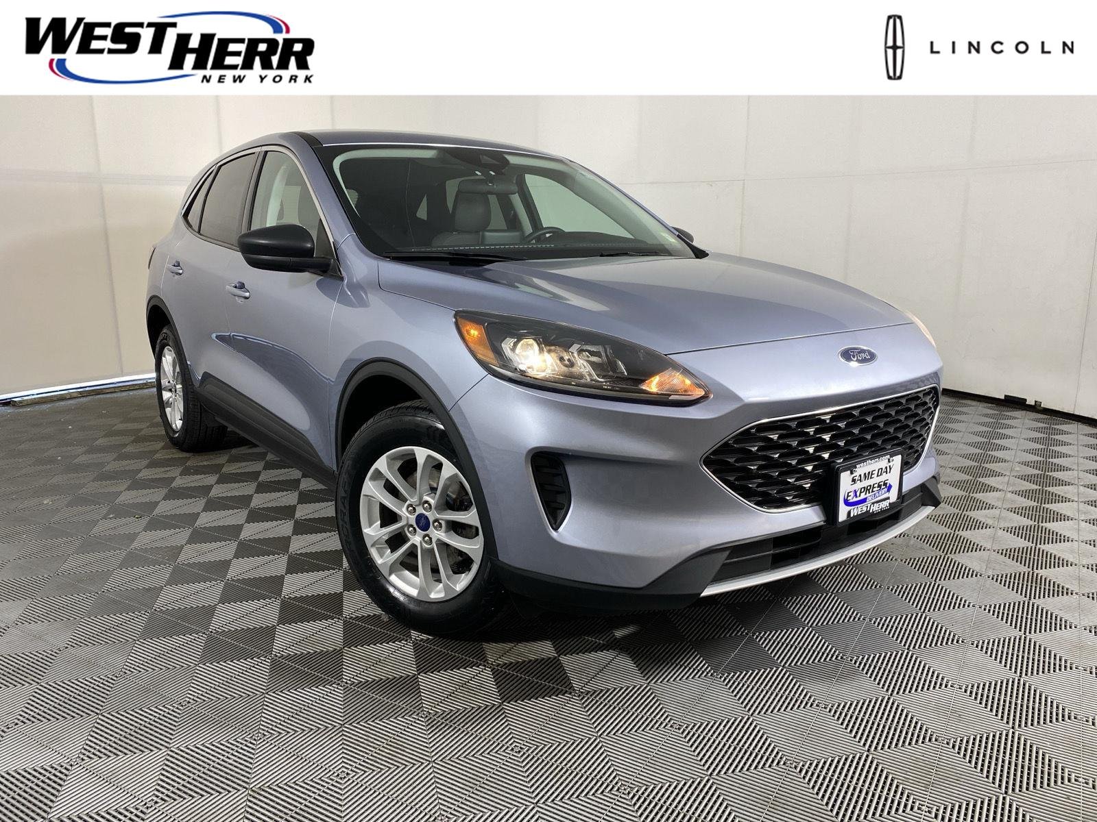Used 2022 Iced Blue Silver Ford SE image 1