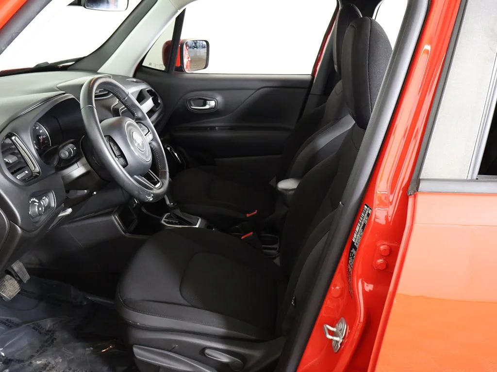Used 2020 Red Jeep Latitude image 25
