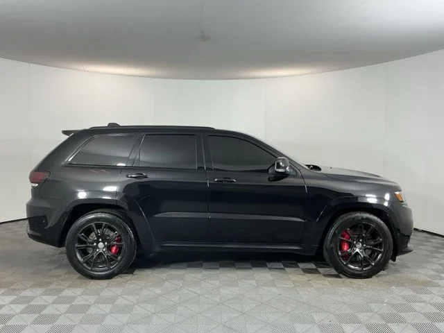 Used 2017 Diamond Black Crystal Pearlcoat Jeep SRT image 4