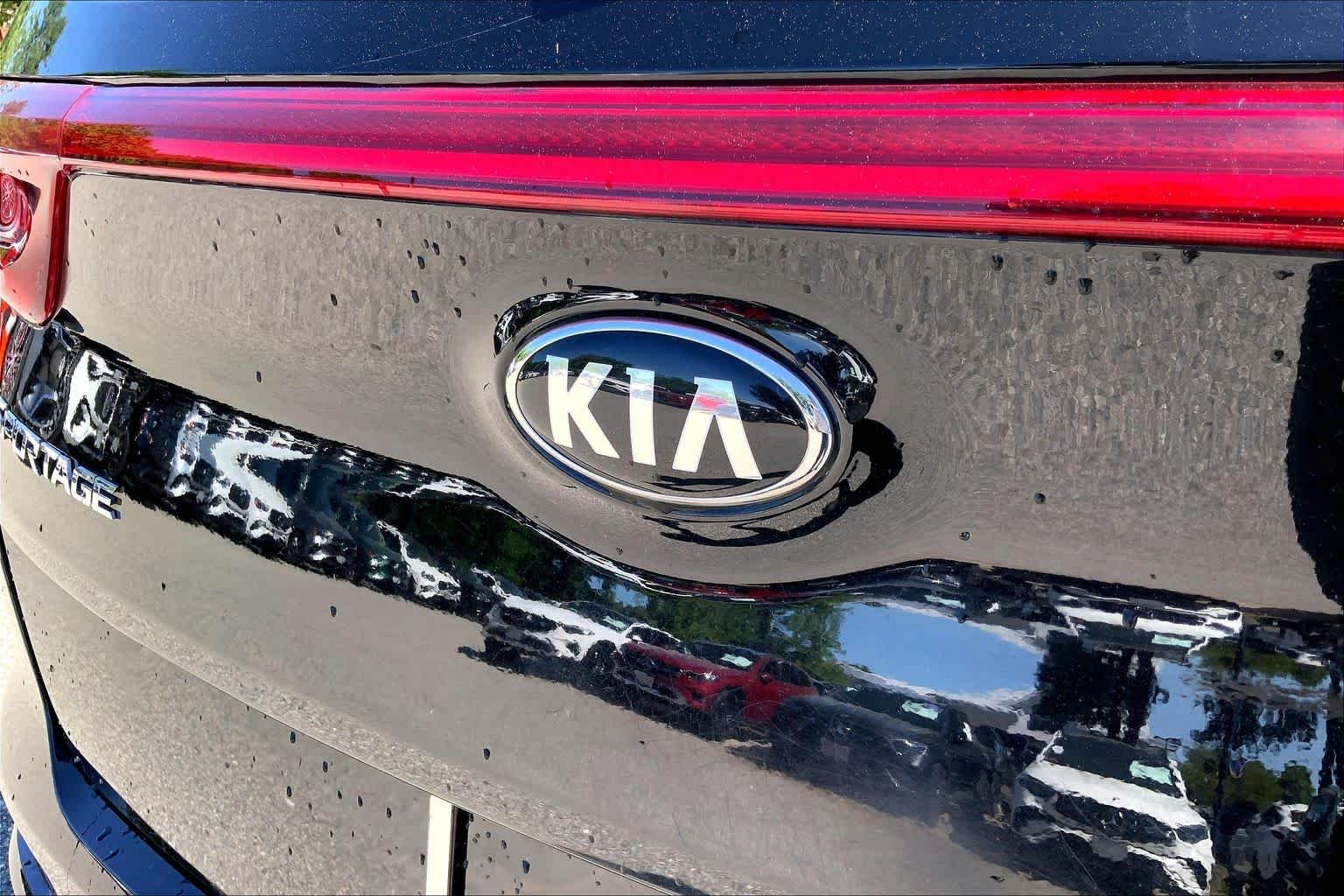 Used 2021 Black Cherry Kia LX image 31