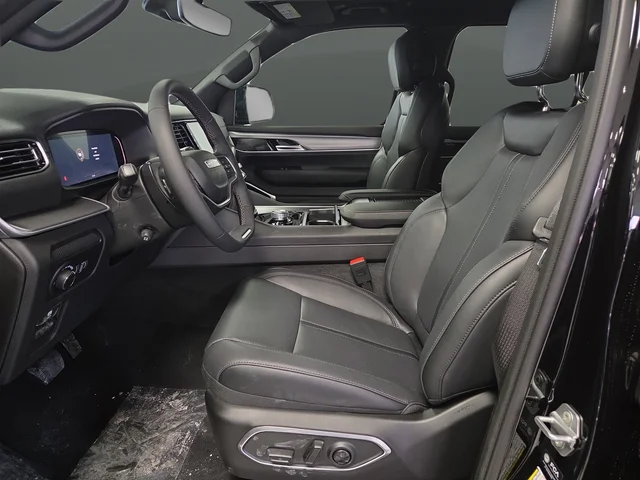 New 2026 High Gloss Black Exterior Paint Jeep Limited Altitude image 4