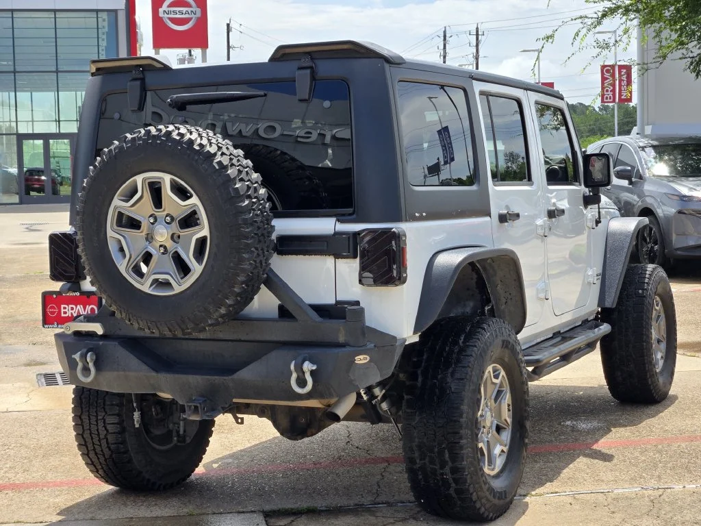 Used 2016 White Jeep Unlimited Rubicon image 4