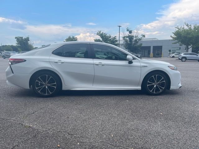 Used 2020 White Toyota SE image 10