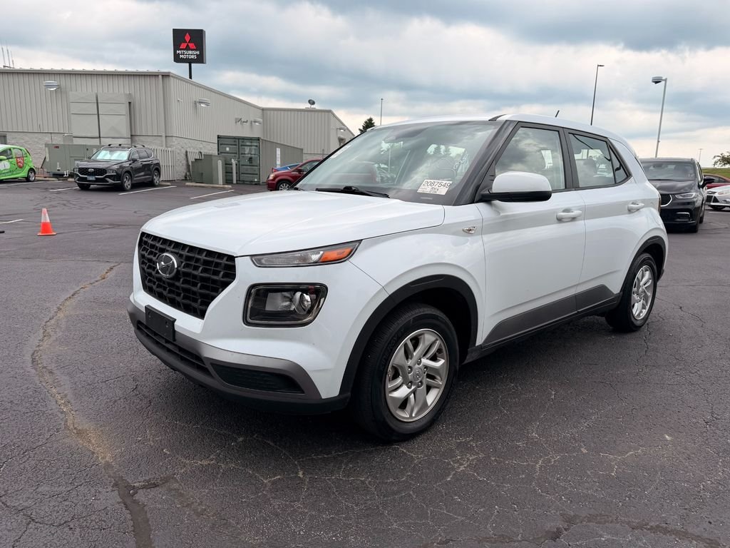 Used 2023 Ceramic White Hyundai SE image 4