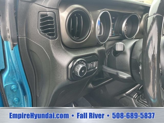 Used 2019 Bikini Pearlcoat Jeep Unlimited Sport S image 20