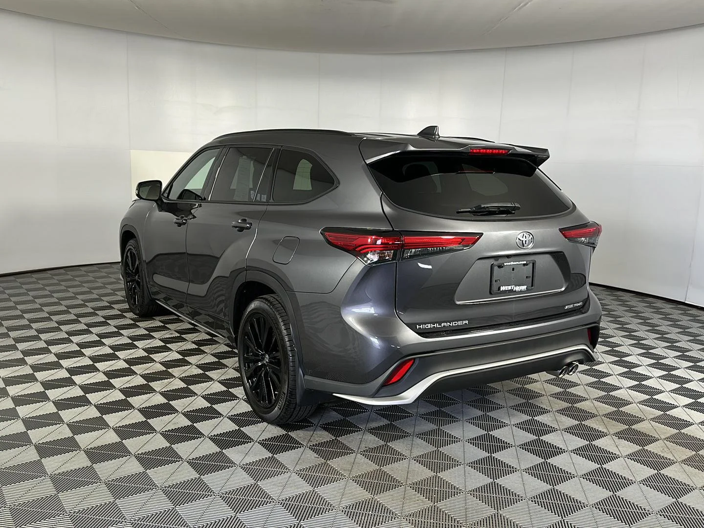 Used 2023 Magnetic Gray Metallic Toyota XSE image 6